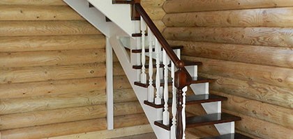 Как и чем покрасить деревянную лестницу в доме
